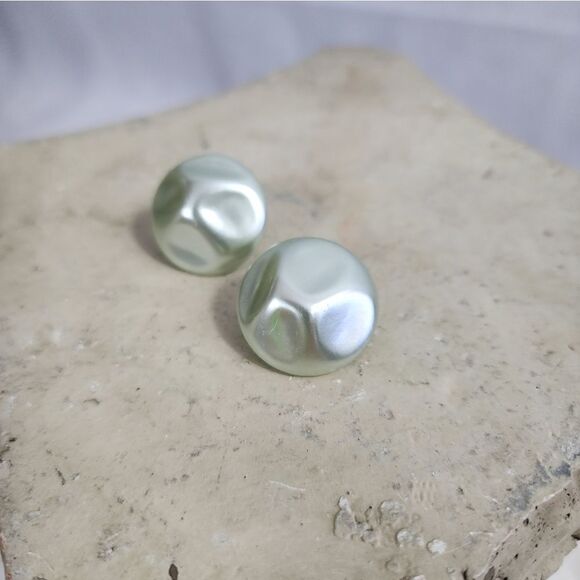 Vintage Pearlescent Mint Clip on Earrings made in Japan - Picture 1 of 6